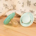 Sada 2 okrúhlych cumlíkov simple zelené +6M