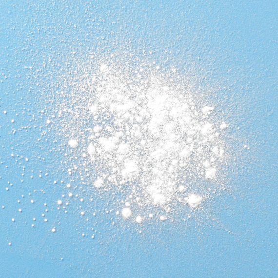 Zmäkčujúci prášok do kúpeľa